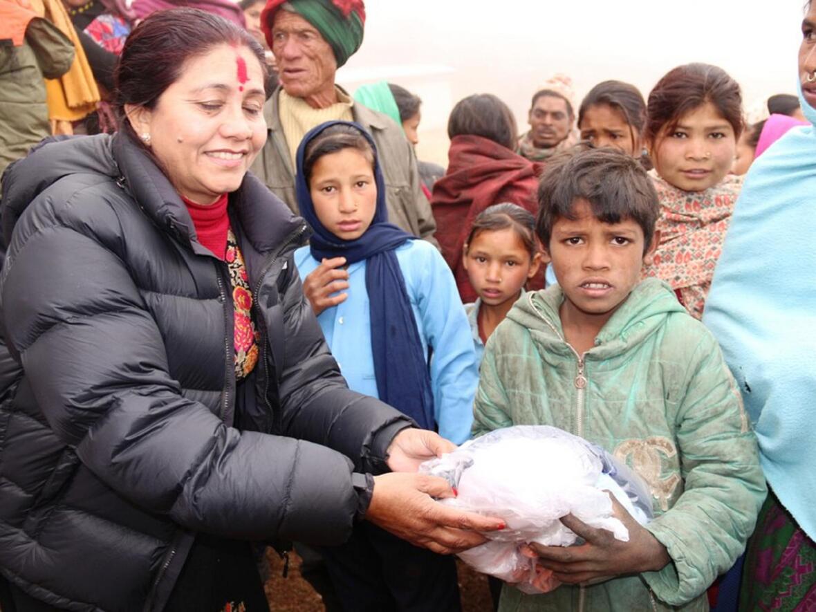 karnali-januar-2017-verteilung-warmer-winterkleidung-1