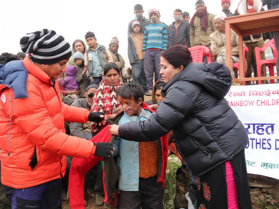 karnali-januar-2017-verteilung-warmer-winterkleidung-2